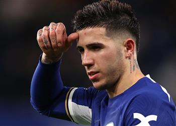 عملية جراحية تنهي موسم إنزو فرنانديز مع تشيلسي وتقارير توضح موقفه من كوبا أمريكا