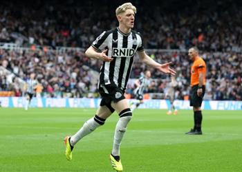 أنتوني جوردون محمد صلاح ألهمني ولن أكون مخطئ ا بتقليده