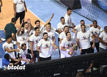 مدرب يد الزمالك يشرح للاعبين خطة الفوز على الترجي في نهائي بطولة إفريقيا