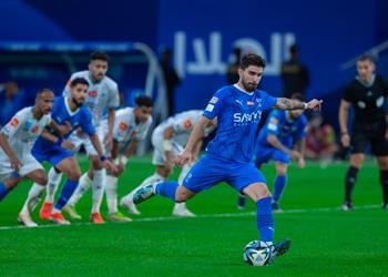 فيديو الهلال يفوز على الفتح بثلاثية ويحلق في صدارة الدوري السعودي