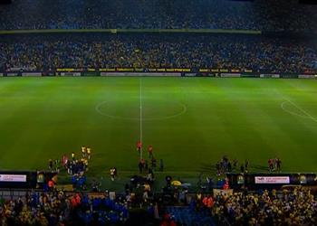 فيديو إيقاف مباراة صن داونز والترجي والحكم يطالب اللاعبين بدخول غرف الملابس