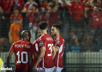 فيديو على الطاير وسام أبو علي يسجل هدف الأهلي الثاني أمام مازيمبي