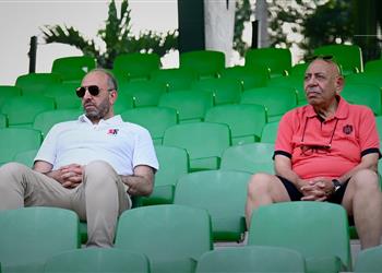 صور حسام المندوه يعقد جلسات منفردة مع بعثة الزمالك في غانا