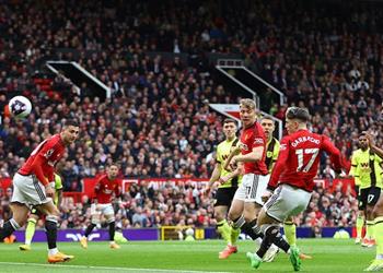 بيرنلي يقتنص تعادل ا قاتل ا من مانشستر يونايتد في الدوري الإنجليزي