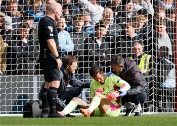 فيديو إيدرسون يثير قلق جمهور مانشستر سيتي بشأن إصابته وجوارديولا يعلق