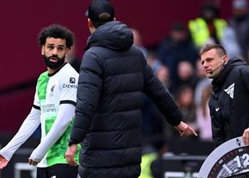 لاعب آرسنال السابق يطالب ليفربول بالموافقة على رحيل محمد صلاح ويحدد الوجهة الأنسب له