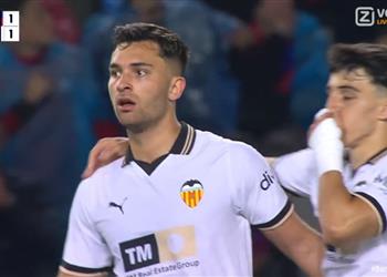 فيديو خطأ كارثي من تير شتيجن دورو يسجل هدف تعادل فالنسيا أمام برشلونة