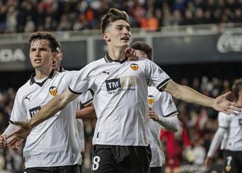 فيديو بيبيلو يسجل هدف فالنسيا الثاني أمام برشلونة