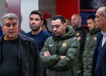 برشلونة يفاضل بين 7 لاعبين لتدعيم وسط الملعب في الصيف