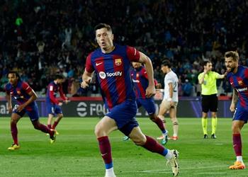 فيديو هاتريك ليفاندوفسكي يقود برشلونة للفوز على فالنسيا بريمونتادا مثيرة