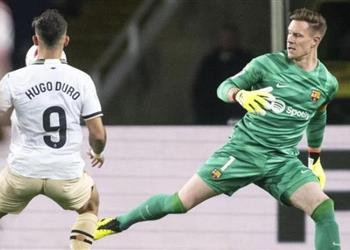 لفتة رائعة من مهاجم فالنسيا تجاه تير شتيجن بعد استغلال خطئه