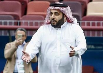 تركي آل الشيخ يسخر من رئيس اتحاد الكرة المصري السابق بسبب الزمالك