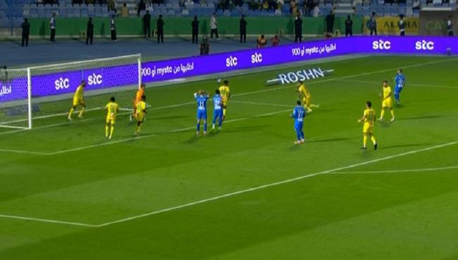 سالم الدوسري يهدر فرصة هدف محقق امام الخليج بالدوري السعودي