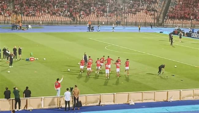 جماهير الاهلي تهتف لـ إمام عاشور في مباراة سيمبا واللاعب يرد