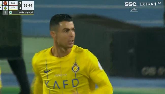 جماهير النصر تحيي رونالدو لحظة دخوله في مباراة النصر وضمك