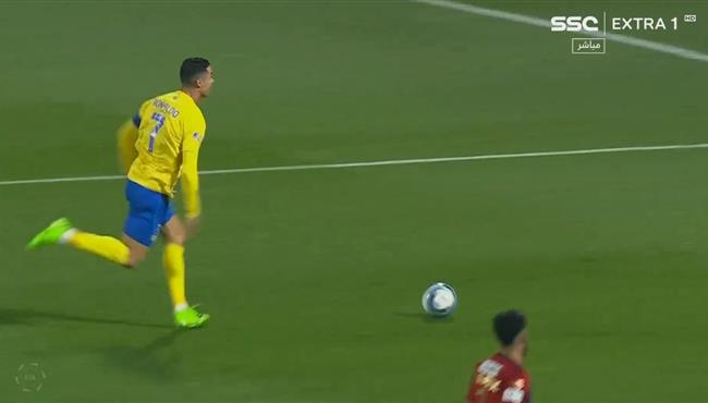 رونالدو كاد ان يسجل هدف امام ضمك والمدافع ينقذها من علي خط المرمي