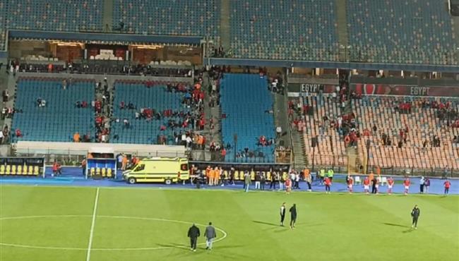 لحظة خروج حسين الشحات في عربة الاسعاف بمباراة الاهلي وسيمبا