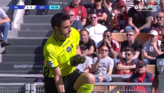 بسبب حذائه الحكم يوقف مباراة ميلان وليتشي في الدوري الايطالي
