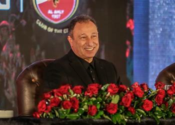 الخطيب يهنئ سيدات الأهلي على التتويج بدوري الطائرة أمام الزمالك