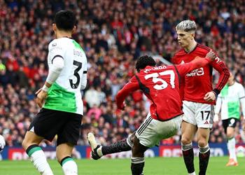 فيديو بطريقة رائعة كوبي ماينو يسجل هدف مانشستر يونايتد الثاني أمام ليفربول