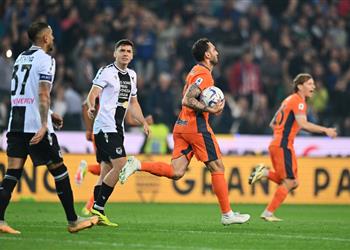 إنتر ميلان يقترب من لقب الدوري الإيطالي بفوز قاتل على أودينيزي