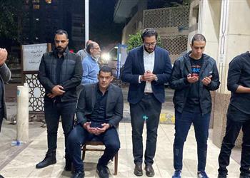 صور عضو مجلس إدارة الأهلي يقدم واجب العزاء في المعد البدني لـ الزمالك