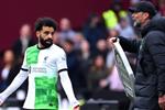 لاعب وست هام يكشف حديث كلوب مع محمد صلاح في مشادة مباراة ليفربول