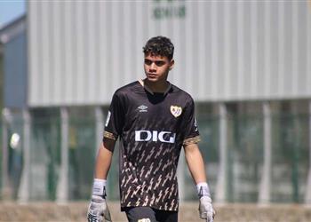 منتخب مصر للشباب يستقر على ضم حارس رايو فاييكانو الإسباني في معسكر مايو