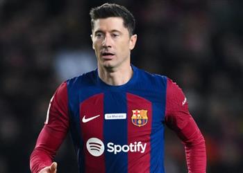 سبورت توضح موقف ليفاندوفسكي بين البقاء والرحيل عن برشلونة