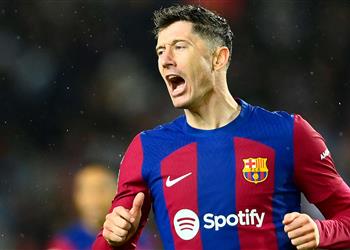 وكيل ليفاندوفسكي يرد على أنباء رحيله عن برشلونة