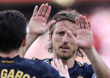 فلورنتينو بيريز يجتمع بـ كروس ومودريتش لمناقشة مستقبلهما مع ريال مدريد