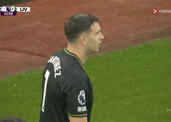 فيديو خطأ فادح من مارتينيز ليفربول يسجل الهدف الأول أمام أستون فيلا