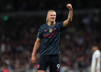 فيديو مانشستر سيتي يفوز على توتنهام بثنائية ويعتلي صدارة الدوري الإنجليزي