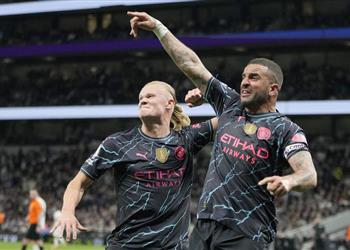 ووكر يسخر من جماهير آرسنال بعد فوز مانشستر سيتي على توتنهام