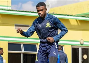 هدف الأهلي وكيل موكوينا يرد عبر بطولات على أنباء اقترابه من التجديد مع صن داونز