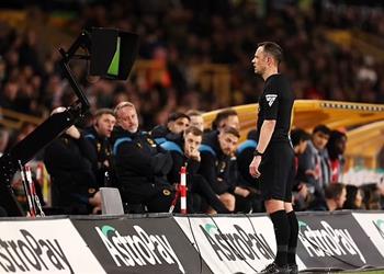 سكاي توضح موقف أندية الدوري الإنجليزي من إلغاء تقنية الفار