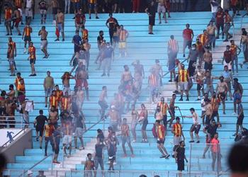 اشتباكات عنيفة بين جماهير الترجي والشرطة التونسية قبل مباراة الأهلي