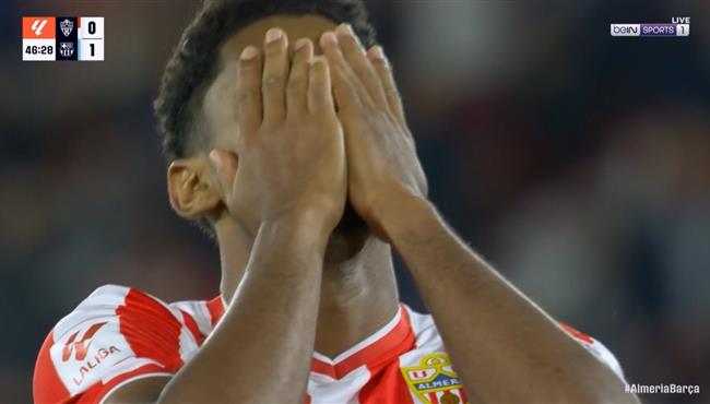 فرصة خطيرة لالميريا علي مرمي برشلونة بالدوري الاسباني