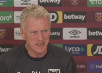 ديفيد مويس يرد على مساعدة رايس خلال مباراة مانشستر سيتي من أجل آرسنال