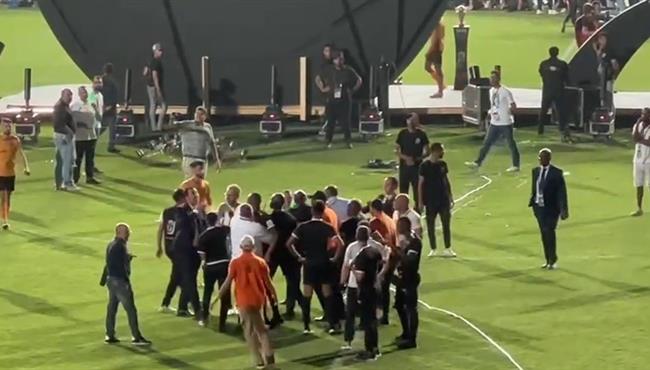 الجهاز الاداري لنهضة بركان يشتبك مع الحكام بعد الهزيمة أمام الزمالك في نهائي الكونفدرالية