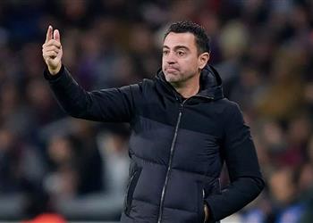 موندو تشافي يفاضل بين 4 لاعبين لمركز الوسط المدافع في برشلونة