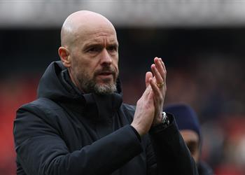 تين هاج مانشستر يونايتد يهتم بـ 200 لاعب ويبيع الفريق بأكمله كل صيف