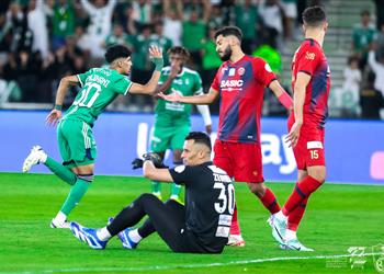 فيديو الأهلي يقسو على ضمك برباعية في الدوري السعودي