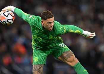 قرار مفاجئ من إيدرسون بشأن مستقبله مع مانشستر سيتي