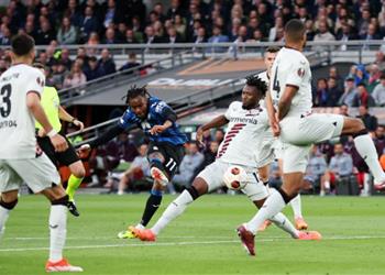 فيديو لوكمان يسجل هدف أتالانتا الثاني أمام باير ليفركوزن