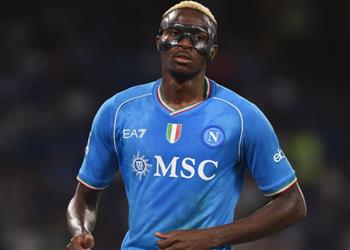 تقارير أوسيمين يرفض عروض السعودية من أجل الدوري الإنجليزي