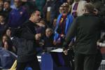 رسميًا | يويفا يُعلن عقوبات برشلونة في مباراة باريس سان جيرمان.. إيقاف تشافي
