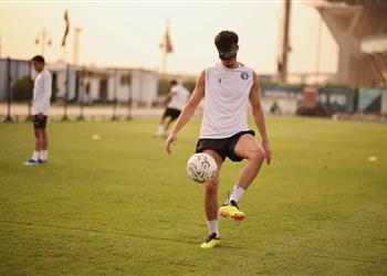 صور بقناع واقي أسامة جلال يعود لتدريبات بيراميدز