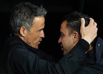 إنريكي عن رحيل تشافي من برشلونة ما زلت على موقفي