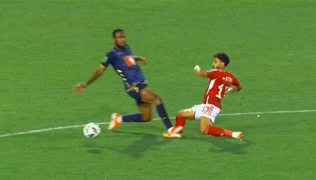 هل تغاضي الحكم عن طرد روجي أهولو لاعب الترجي في مبارة الاهلي